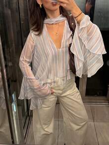 Blusa de mujer de gasa a rayas, diseño elegante de cuello en V con mangas con volantes, camisa fluida con corbata de lazo - Púrpura malva - Ver 5