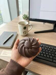 创意巧克力包子慢回弹玩具，超柔软拉伸挤压玩具，食物主题感官玩具，缓解焦虑手部理疗放松玩具，适合青少年、成人、办公桌日常减压玩具 - 棕色 - 查看 7