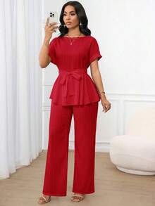Conjunto de dos piezas para mujer color vino tinto sólido, blusa corta de manga corta con cinturón y pantalones rectos holgados, tela con textura jacquard, estilo elegante y casual, ideal para primavera, verano y otoño, oficina, regreso a clases, iglesia, salidas y viajes al aeropuerto - Rojo - Ver 7