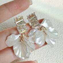 5-Piece Set Of French-Style Elegant And Luxurious Earrings With Artificial Glass, Faux Pearls, Petal Tassels, And Pendants - White - View 6