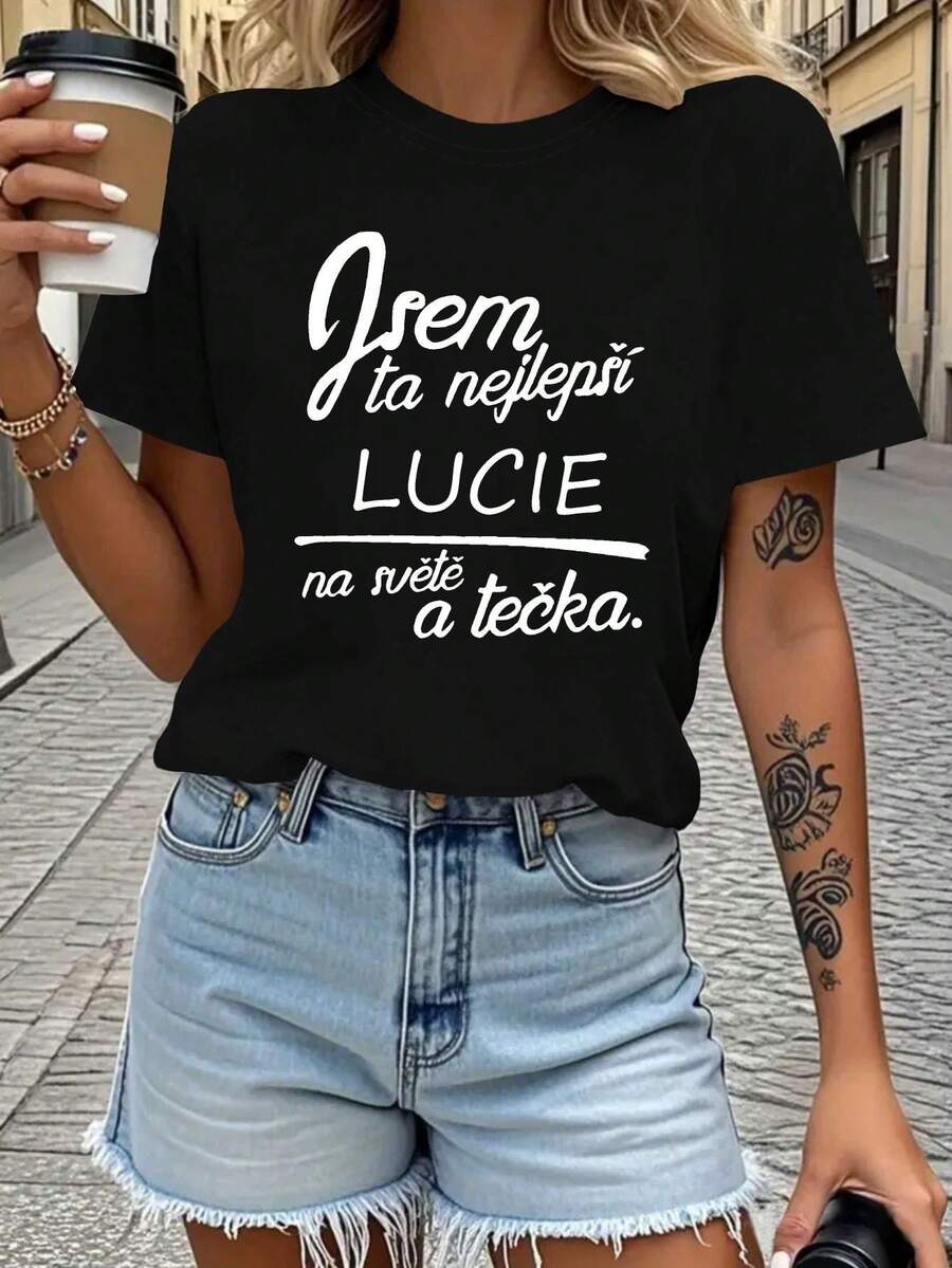 Camiseta de mujer con estampado de letras "Slovak I am The Best Lucie In The World", manga corta, cuello redondo, top casual para primavera/verano, tejido elástico medio - Negro - Ver 1
