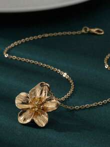 1pc Fashionable Gold Flower Pendant Necklace, Elegant Minimalist Suitable For Daily Wear, Dates, Gatherings, Parties, Weddings, And Other Occasions,Classy,Festival - Gold - View 4