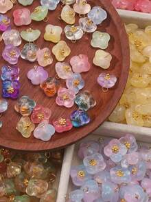 beadia 5-30个/包 复古四瓣花玻璃吊坠，桂花吊坠，玻璃吊坠DIY配件，适用于珠宝耳环手链项链DIY制作 - 吊墜 - 查看 2