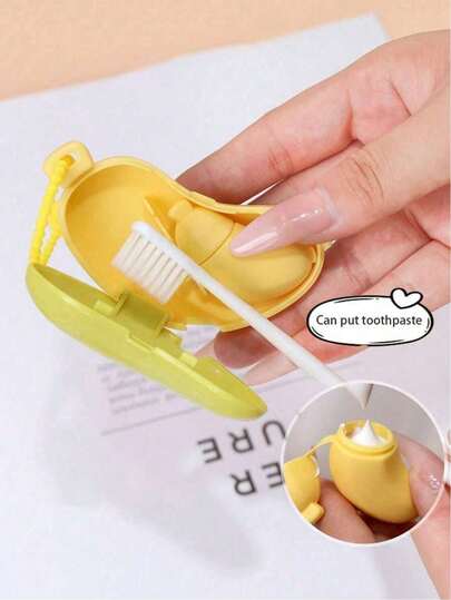 Hộp đựng bàn chải đánh răng hình quả chuối dễ thương 2 trong 1 kiêm hộp đựng du lịch, hộp bảo vệ bàn chải đánh răng mini di động với hộp đựng viên nang kem đánh răng bằng silicon, nắp đậy đầu bàn chải, dây đeo, lý tưởng cho các chuyến công tác, khách sạn, ký túc xá, cất giữ và mang theo tiện lợi, tuyệt vời cho sinh viên và các cặp đôi.