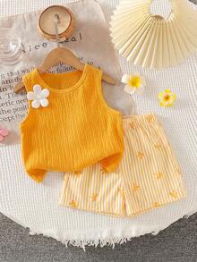 Conjunto de Regata Casual Fofa com Listras Amarelas e Tecido Texturizado + Shorts com Estampa Digital e Decoração Floral 3D, Conjunto Minimalista de 2 Peças para Meninas, Primavera/Verão - Amarelo - Visão 2