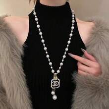 1 chiếc vòng cổ kiểu mới hình chữ C của người nổi tiếng trên mạng, đa năng dành cho nữ, dây ngọc trai dài, mặt dây chuyền tua rua cao cấp. - Vòng cổ ngọc trai nhỏ - Xem 2