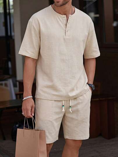 Bộ đồ nam 2 món chất liệu giả vải lanh, cổ Henley, tay ngắn, gồm quần short và áo polo thường ngày, chống nhăn, thoáng khí, thích hợp cho kỳ nghỉ hè ở bãi biển.