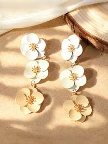 Un par de pendientes florales de verano con degradado de moda, adecuados para que las damas los luzcan durante sus salidas de primavera y verano y en ocasiones diarias. - Multicolor - Ver 12