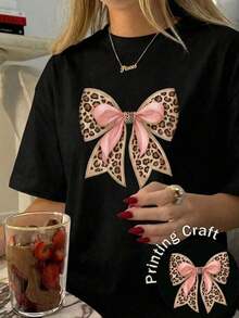 Nueva camiseta de manga corta con cuello redondo para mujeres, diseño primavera-verano, combina perfectamente un nudo de mariposa moderno y minimalista con estampados de letras en inglés, transpirable y absorbe la sudoración.Envío directo desde nuestro almacén local, modelo para parejas, para llevar en pareja.blusas para mujer playeras de mujer blusas casuales para dama - Negro - Ver 3