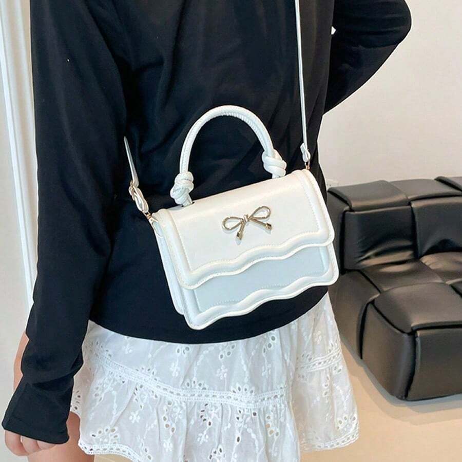 Cute White Bow-Adorned Women's Crossbody Bag; Stylish Wavy-Edge Shoulder Bag; Lightweight And Compact Briefcase With An Adjustable Shoulder Strap; Elegant Everyday Commuter And Casual Handbag; Sweet Mini Square Flap Bag; Perfect For Dates, Travel, And Work; And Versatile Crossbody Bag; The Best Gift For Friends And Family - 黑色 - 查看 1