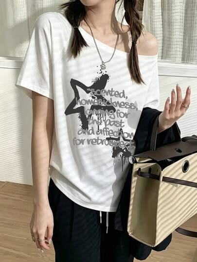 Chiếc áo thun trắng tay ngắn trễ vai thời trang này được làm từ chất liệu polyester co giãn cao cấp, có chiều dài tiêu chuẩn và họa tiết ngôi sao trang trí, phù hợp để mặc đi làm hàng ngày.