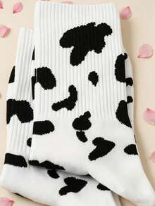 1 Pair Women's Cow Print Mid-Calf Socks, Casual Black & White Cow Milk Pattern Mid-Calf Socks, Breathable Comfortable Stretchy, Fashionable Streetwear Style, Suitable For All Seasons, Daily Wear, Sports, Cute Aesthetic Socks - Multicolor - View 4