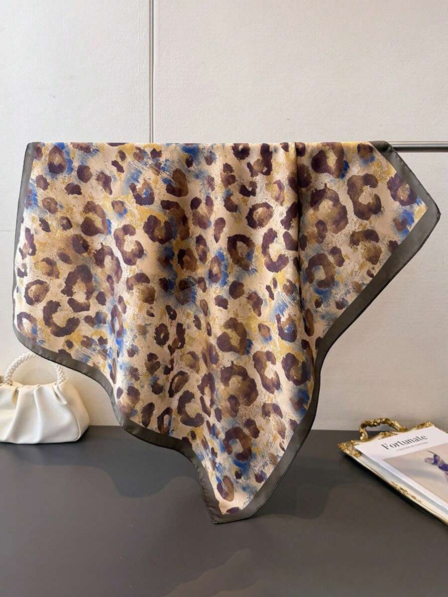 1条女士波西米亚豹纹印花缎面方巾，长27.56英寸，佩斯利花纹，适合派对、度假、日常搭配时尚眼镜、手链、耳环、项链，旅行必备，沙滩巾