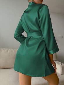 1件女款優雅純色短款浴袍附腰帶，舒適絲綢緞面和服風長袖開襟休閒家居服，高級奢華性感浴袍，四季透氣 - 綠色 - 查看 2