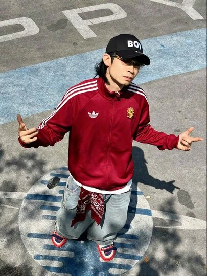  adidas originals 三條紋健身訓練立領透氣拉鍊長袖跑步外套 男士酒紅色JZ2254