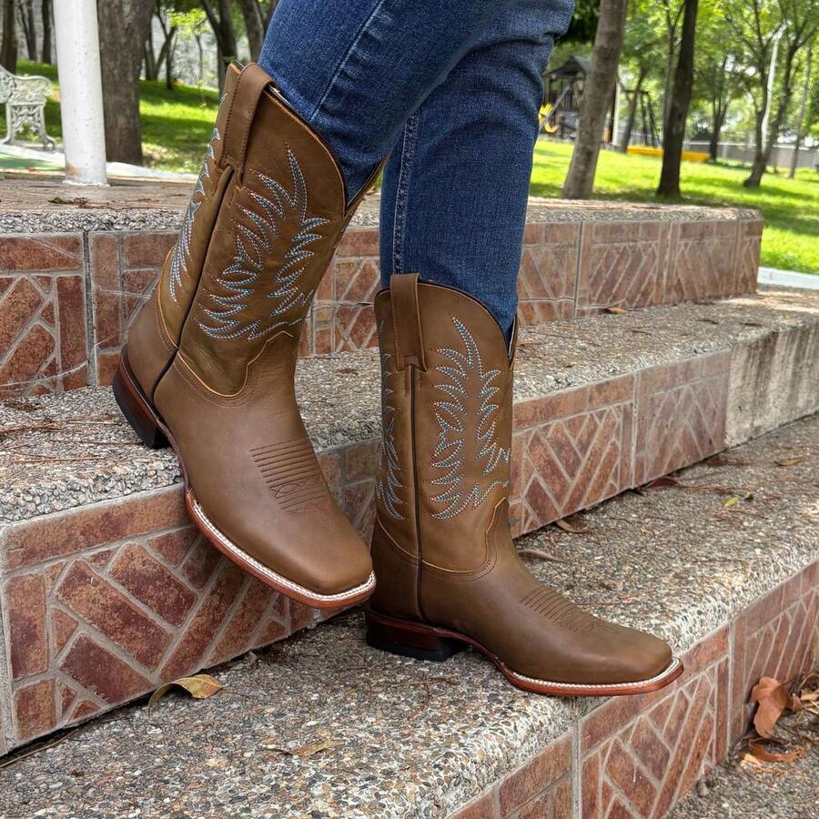 Botas vaqueras de piel para hombre color café chocolate con bordado, puntera cuadrada y caña media, cómodas y resistentes para actividades en el exterior Suela de Cuero