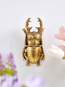 1PC Gold Stag Beetle Shaped Decorative Hanging Ornament, European Vintage Insect Relief Wall Decor, Bohemian Style Animal Resin Wall Hanging, Entryway 3D Pendant, Stag Beetle Ornament, Artistic Wall Decor, Gilded Beetle Figurine, Palace Wall Decor, Suitable For Bedroom, Living Room Background Wall Decoration, Study Wall Hanging, Photography Background Prop, Niche Artistic Style Soft Furnishing, Insect Shaped Pendant, Gift Present - Gold - View 4
