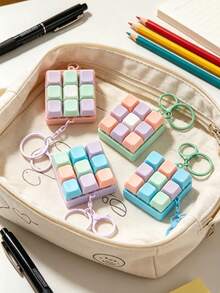 1 pieza Mini teclado mecánico llavero, accesorio portátil de escritura, adecuado para viajes y uso en la oficina. Este llavero (con botones y cadena de colores) está diseñado específicamente para entusiastas de la escritura, color y estilo aleatorios - A - Ver 6