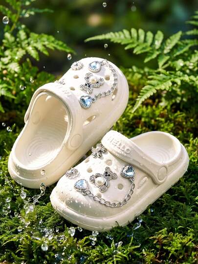 HAHABOBO 1 paire de nouvelles sandales blanches mode été pour filles, fabriquées en matériau EVA, décorées de perles 3D et de papillons, légères et souples, design à bout fermé, convenant pour le port intérieur et extérieur, idéal pour l'école, la piscine, les fêtes, la plage, Noël, les voyages et autres vacances