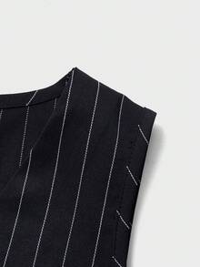 Bộ đồ hai mảnh kẻ sọc dọc dành cho nữ, áo crop top cổ chữ V cài cúc và quần short, phong cách thường ngày thanh lịch cho mùa hè đi làm. - Đen và trắng - Xem 8