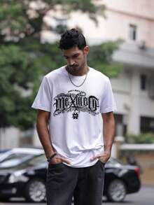 100% Pure Cotton, Breathable And Gentle On The Skin. Classic Crew Neck Design, Slim Fit, And Flattering For All Body Types. Fashionable Print With A Minimalist Style And High-Quality Finish. Unisex Design Perfect For Matching Outfits, Ideal For Everyday Wear, Dates, Leisure, And Streetwear – Versatile And Timeless. - 白色 - 查看 2