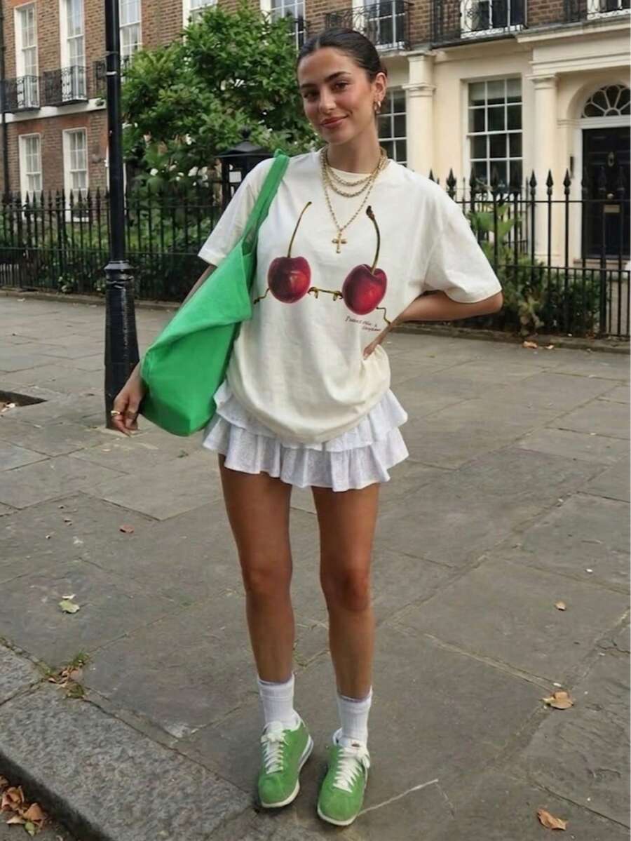 女士Y2K/美式复古/“甜美酷炫”风格樱桃印花T恤 - 针织休闲圆领宽松短袖上衣。街头风单品，完美适用于海滩度假或日常百搭穿着。 - 白色 - 查看 1
