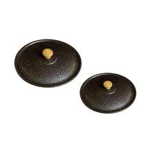 Kit 2 Tampas de Alumínio 26 e 36cm Para Panelas e Frigideiras Com Puxador Madeira ou Baquelite Preto - Preto - Visão 8
