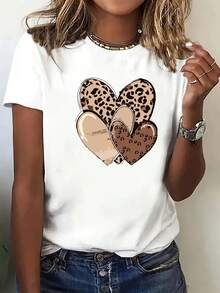 Camiseta de algodón de manga corta para mujer. Una linda camiseta de verano con un estampado de corazón de leopardo, perfecta para ropa deportiva casual de primavera y verano para mujeres. - Blanco - Ver 1