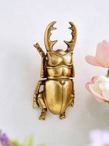 1PC Gold Stag Beetle Shaped Decorative Hanging Ornament, European Vintage Insect Relief Wall Decor, Bohemian Style Animal Resin Wall Hanging, Entryway 3D Pendant, Stag Beetle Ornament, Artistic Wall Decor, Gilded Beetle Figurine, Palace Wall Decor, Suitable For Bedroom, Living Room Background Wall Decoration, Study Wall Hanging, Photography Background Prop, Niche Artistic Style Soft Furnishing, Insect Shaped Pendant, Gift Present - Gold - View 5