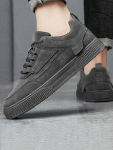 (Suggest Sizing Up) Men's Solid Gray Lace-Up Skateboard Shoes, Minimalist Round Toe Thick Sole Elevated Sneakers - Grey - View 2