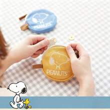 SNOOPY 1个日本新款卡通可爱史努比小钱包时尚小狗学生手提包口红收纳袋，新年礼物，情人节礼物，复活节礼物[随机款式] - 彩色 - 查看 7