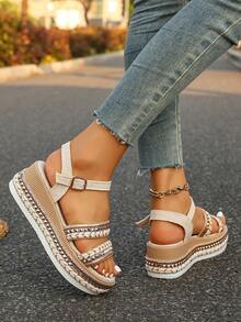 Sandal Wedges Wanita Modis Musim Panas, Gaya Bohemian dengan Desain Ujung Terbuka Berhiaskan Rivet dan Tali Pergelangan Kaki, Sepatu Datar Kasual Elegan yang Bernapas dan Nyaman - putih pucat - View 4