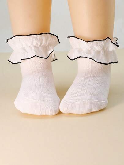 One Pairs Of Cute Princess-Style Baby Socks For Girls, Made Of Soft And Comfortable White Material, With Good Breathability. These Are Short Socks Suitable For Little Girls. They Are Also Suitable For Casual Outings, Vacations, Or Daily Use At Birthday Parties