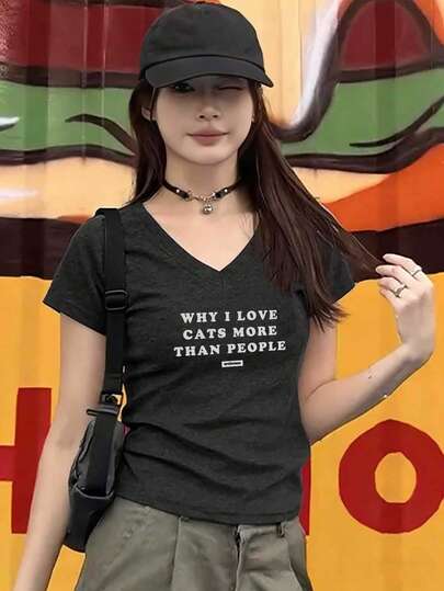 Áo thun nữ mùa hè cơ bản màu đen bạc màu, phong cách vintage Mỹ, dáng ngắn, gợi cảm, cổ chữ V, in chữ, chất liệu vải.