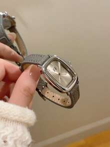 1pc Vintage Style Adjustable Leather Strap Quartz Women's Watch, Oval Roman Numeral Dial, Compact Design Suitable For Daily Wear, Birthday Gift - Grey - View 5