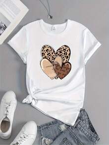 Camiseta de algodón de manga corta para mujer. Una linda camiseta de verano con un estampado de corazón de leopardo, perfecta para ropa deportiva casual de primavera y verano para mujeres. - Blanco - Ver 2