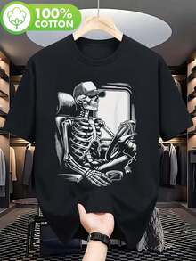 Camiseta gráfica con diseño de calavera para camionero - Hecha 100%, esta camiseta casual de corte holgado presenta el arte de un conductor esqueleto y para la cabina del camión. Ideal para amantes de los camiones, celebraciones de Halloween y salidas informales - Negro - Ver 6