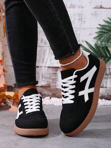 2026春季新款美式学院风黑色休闲女鞋，复古撞色百搭软底舒适平底休闲鞋，学生校园日常通勤运动鞋 - 黑色 - 查看 4