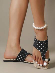 Sandalias de dedo para mujer, de lona transpirable con diseño de lunares, detalles de perlas, estructura ligera, planas y casuales para vacaciones - Negro - Ver 4