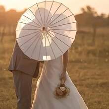 优雅白色婚礼折叠伞 - 手绘新娘伞,木质伞柄,适用于婚礼装饰、派对摄影和唯美拍照道具,防紫外线现代伞,结构精致,婚礼装饰 - 傘 - 查看 4