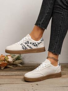 Zapatillas deportivas de lona con estampado de leopardo en parches beige, zapatillas de skate de mujer de corte bajo con cordones, suela gruesa retro, zapatos deportivos casuales - Beis - Ver 6