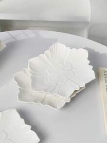 1pc/2pcs/4pcs French Ins Style Pure White Ceramic Embossed Flower 6-Inch Plate, Dessert Cake Plate, Appetizer Pickle Plate, Fruit Candy Snack Plate, Suitable For Home And Commercial Use, Microwave, Dishwasher, Oven - Multicolor - View 11