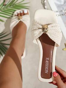 Women's Bow Metal Decor Straw Woven Flat Sandals, Comfortable Minimalist Style For Vacation, Beach, Home, Daily Wear, Summer White Woven Open Toe Slippers - White - View 1