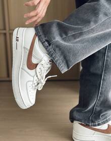 Nike Air Force 1 '07 LV8  Men's Saddle Brown/Ivory HQ2037-101 - 米色 - 查看 1