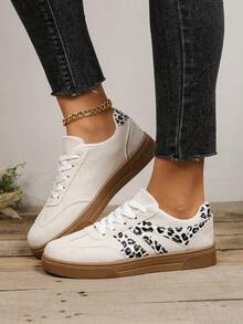 Zapatillas deportivas de lona con estampado de leopardo en parches beige, zapatillas de skate de mujer de corte bajo con cordones, suela gruesa retro, zapatos deportivos casuales - Beis - Ver 3