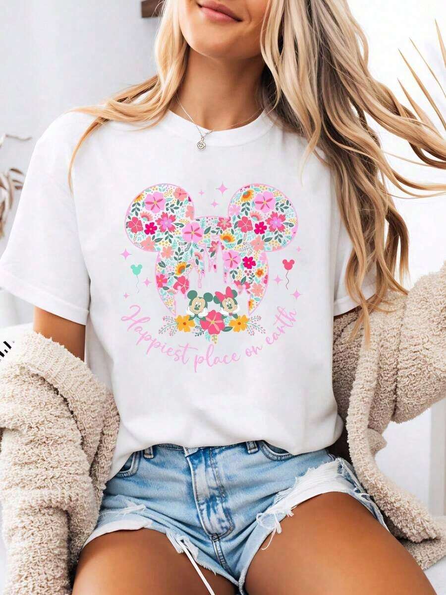 Disney-Style Women's Printed T-Shirt Featuring A Cartoon Print Of Mickey And Minnie Mouse Amidst A Floral Pattern Shaped Like Mickey's Head. This Round-Neck Summer Top Is Crafted From Soft, Comfortable 100% Cotton Fabric, Perfect For Everyday Wear, Outdoor Activities, Or Shopping. It Also Makes An Ideal Choice For Women's Vacation Wear.--Disneys Disneyland Paris The Magic Kingdom Disneyesque B6Holiday Gifts Valentine's Day Gifts Earth Day Gifts Oktoberfest Gifts Summer Bank Holiday Gifts - 白色 - 查看 1