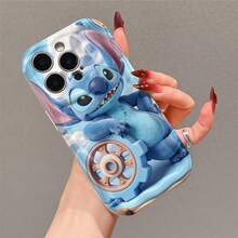 Disney Lilo & Stitch Phone Case, Official Stitch Character Design, Stitch Leaning On A Gear In Soft Plush Texture On A Sky Blue Background With Clouds Protective Cover. Compatible With IPhone 17, 16, 15, 14, 13, 12, 11 Pro Series, Featuring The Mischievous Blue Alien In A Confident, Steampunk-Inspired Pose, Perfect For Stitch Fans And Disney Lovers, Ideal For Birthdays, Holidays, Anniversaries, Graduation Gifts, Or Any Special Occasion To Surprise Family, Friends, Classmates, And Loved Ones. - trắng - Xem 3