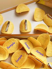 Customized Text/Logo Potato Chip Hair Clip | Cute Heart-Shaped Student Duck Clip Creative Fun Hair Accessory, Resin Material, Solid Color, Round Funny Realistic Potato Chip Hair Clip, Minimalist Quirky Girl Style Side Bangs Duck Clip, Edible-Looking Hair Clip, Creative Hair Accessory - Multicolor - View 4