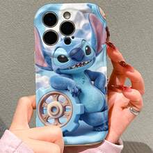 Disney Lilo & Stitch Phone Case, Official Stitch Character Design, Stitch Leaning On A Gear In Soft Plush Texture On A Sky Blue Background With Clouds Protective Cover. Compatible With IPhone 17, 16, 15, 14, 13, 12, 11 Pro Series, Featuring The Mischievous Blue Alien In A Confident, Steampunk-Inspired Pose, Perfect For Stitch Fans And Disney Lovers, Ideal For Birthdays, Holidays, Anniversaries, Graduation Gifts, Or Any Special Occasion To Surprise Family, Friends, Classmates, And Loved Ones. - trắng - Xem 5
