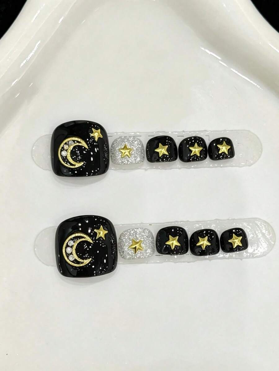 Uñas postizas para los dedos de los pies hechas a mano, equipadas con un juego completo de herramientas de aplicación, operación sencilla, crea fácilmente un aspecto exquisito de los pies en cualquier momento y lugar. Uñas de color negro, brillantes, imprescindibles para el verano, perfectas para combinar con sandalias y chanclas de verano. Ideal para la playa, la piscina - Negro - Ver 1